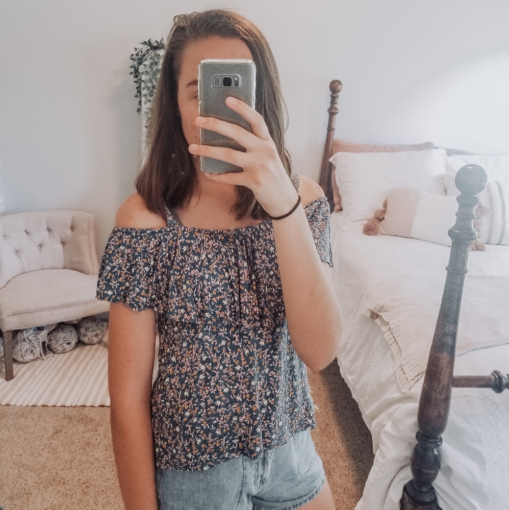 Off-the-shoulder Floral Flowy Top